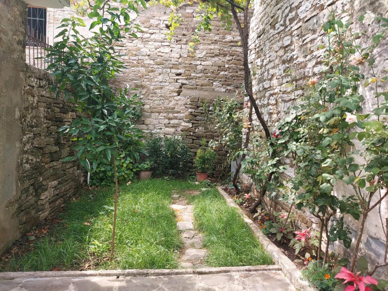 Traditional House Shapllo Gjirokastër 外观 照片