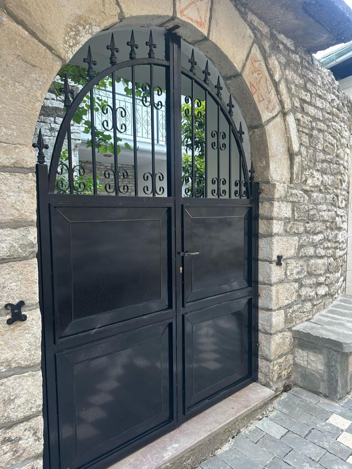 Traditional House Shapllo Gjirokastër 外观 照片
