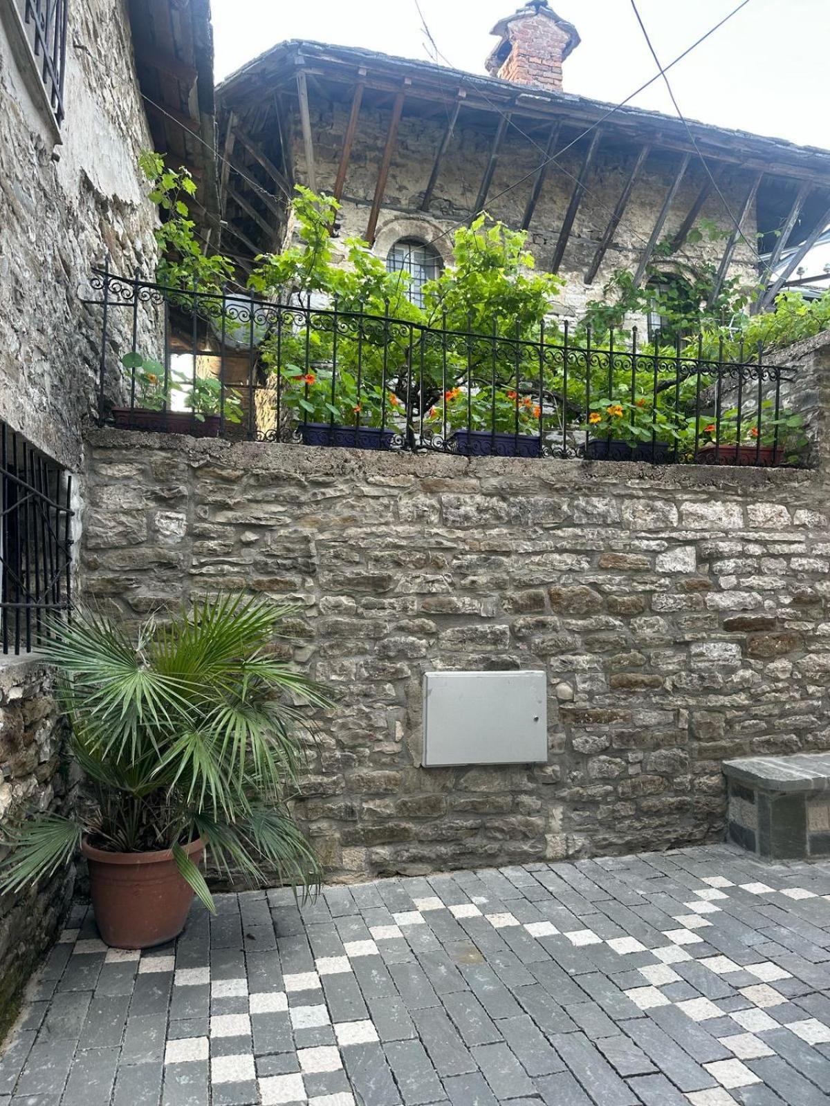 Traditional House Shapllo Gjirokastër 外观 照片